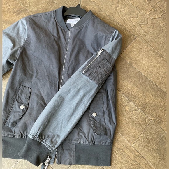 Bomber jacket bicolor dark and light grey. Perfect condition. Almost new. - Picture 6 of 9